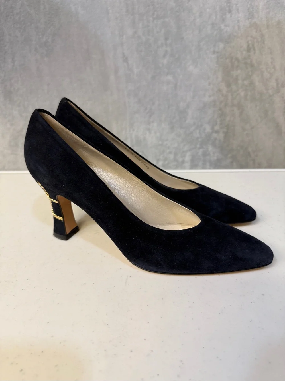 Bally Suede Heels Size 7.5 Navy Pumps with Gold Chain Heel Detail - Picture 5 of 9